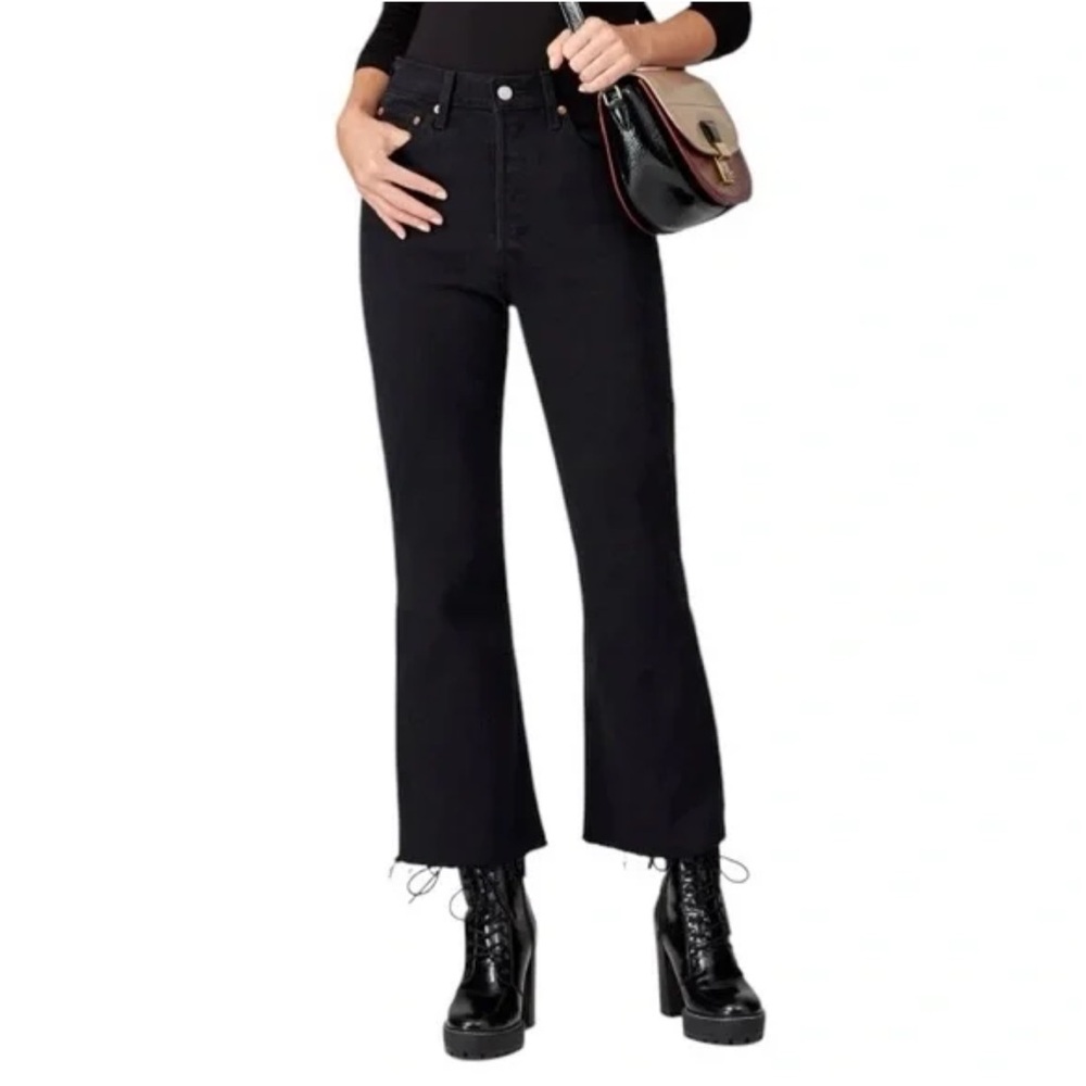 Levi’s Ribcage Cropped Flare size 28
